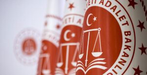 adalet-bakanligi-memur-aliminda-yas-siniri-kaldirildi-yeni-yonetmelik-resmi-gazete8217de-300x154 Adalet Bakanlığı Memur Alımında Yaş Sınırı Kaldırıldı: Yeni Yönetmelik Resmi Gazete’de