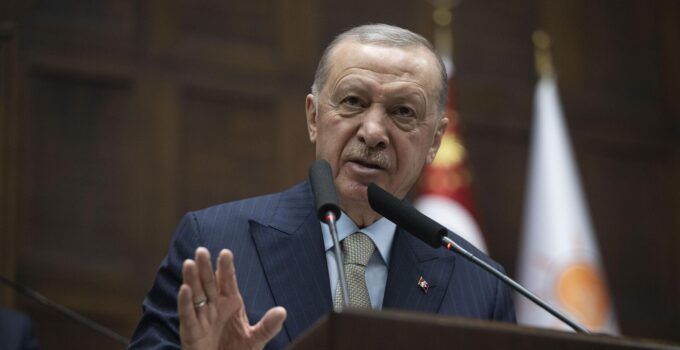 Erdoğan Urges Özel and CHP Leaders to Cease Stubbornness and Benefit from Penalty Reduction