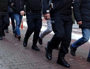 Five Suspects Detained for Blocking and Throwing Stones at Didim City Bus – Vezir Agency