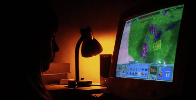 Innovative Patient with No Arms or Legs Plays Video Games Using Brain-Inserted Chip in China