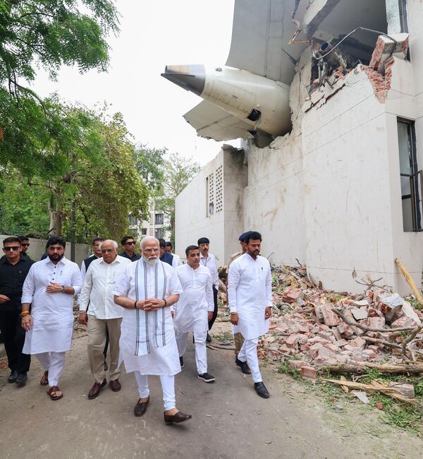 modi-visits-area-after-india-plane-crash-and-announces-compensation-for-families-2-OwVj522b Modi Visits Area After India Plane Crash and Announces Compensation for Families
