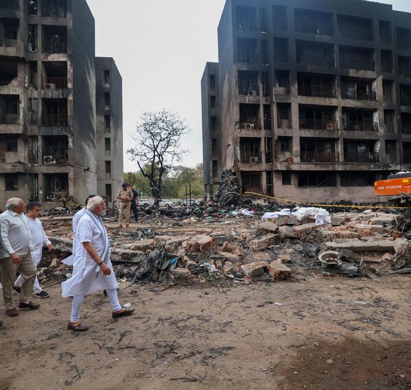 modi-visits-area-after-india-plane-crash-and-announces-compensation-for-families-4-UEJ5H3Eg Modi Visits Area After India Plane Crash and Announces Compensation for Families