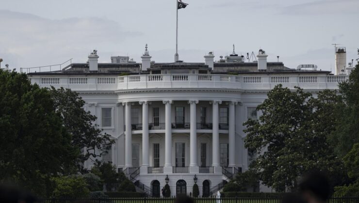 White House: Most Los Angeles Protesters Are Violence-Prone, We Support Peaceful Demonstrations / Vezir Agency